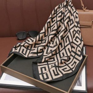 Khăn lụa họa tiết thời thượng thắt nơ túi xách